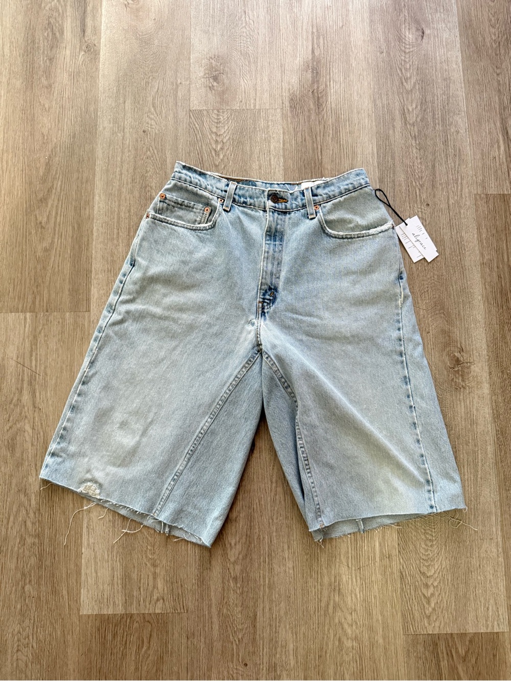 aligrace levis blue boyfriend crop raw bermuda wide leg jean shorts size 26 NEW